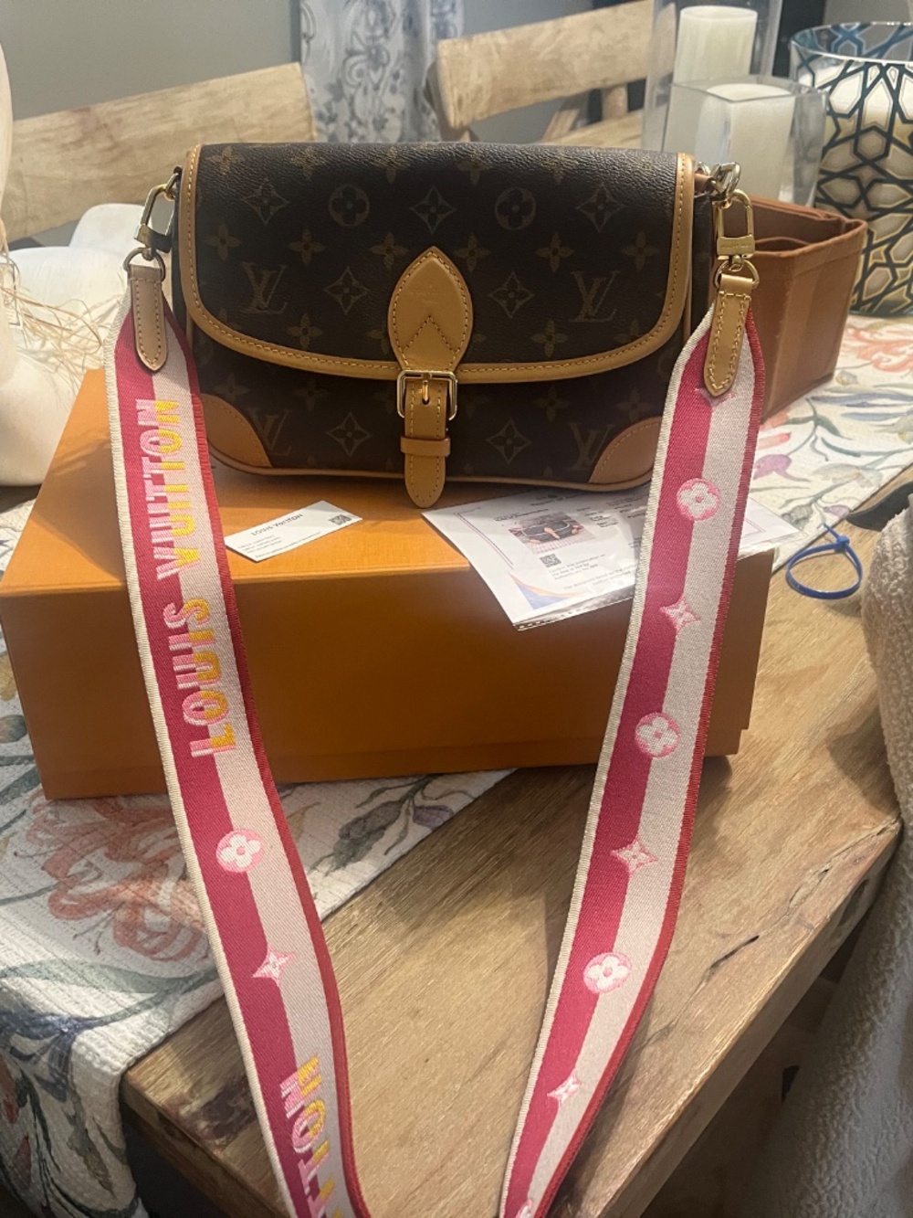 Louis Vuitton crossbody Diane Bag - Picture 2 of 10